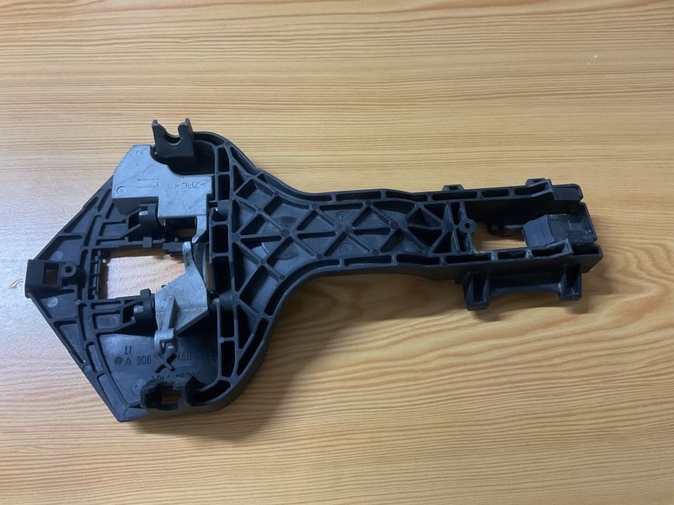 A9067600934 MERCEDES W906 ÖN DIŞ SOL KAPI KOLU BRAKETİ ÇIKMA ORJİNAL