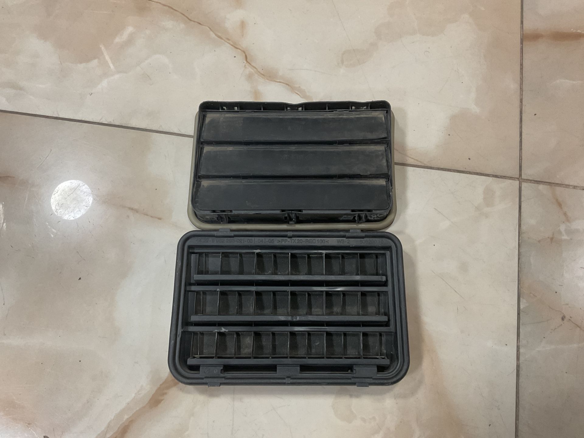 64226962293 6962293 BMW E46 F10 E39 E90 ARKA TAMPON İÇ HAVALANDIRMA ÇIKMA ORJİNAL
