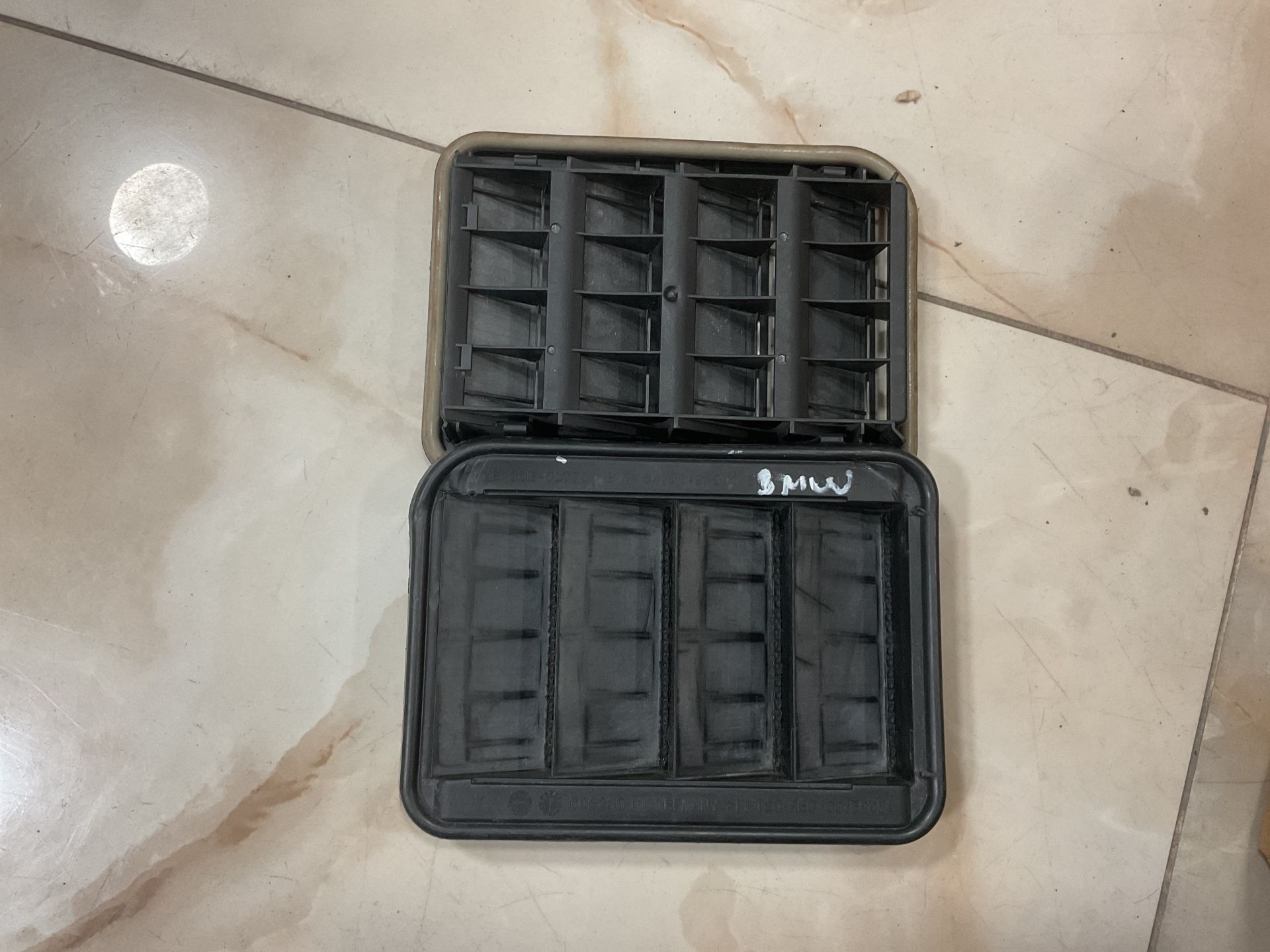 60829010 BMW X3 F25 ARKA TAMPON İÇ HAVALANDIRMA ÇIKMA ORJİNAL