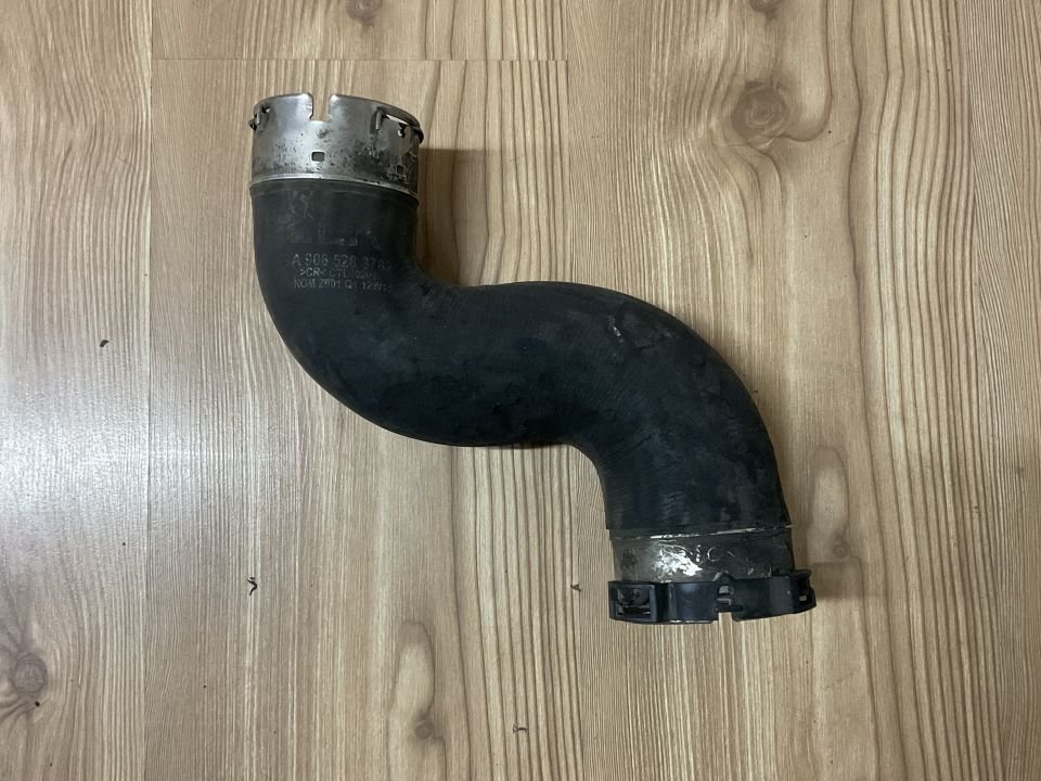 A9065283782 MERCEDES W906 TURBO RADYATÖR HORTUMU ÇIKMA ORJİNAL