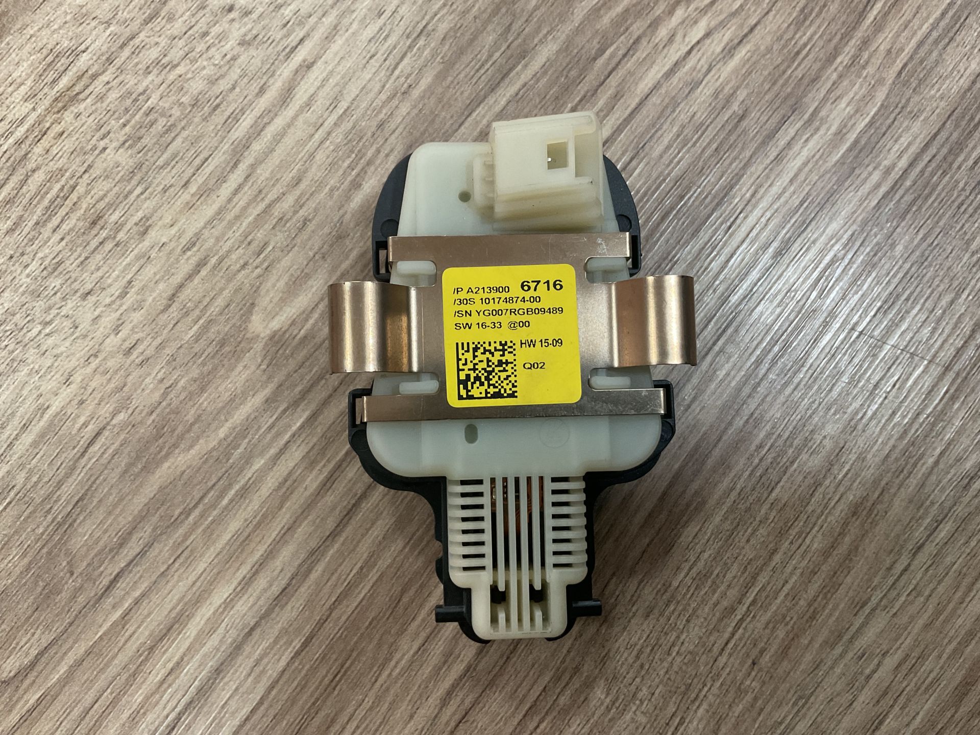 A2139006716 MERCEDES W205 W213 W238 W257 W290 YAĞMUR SENSÖRÜ ÇIKMA ORJİNAL