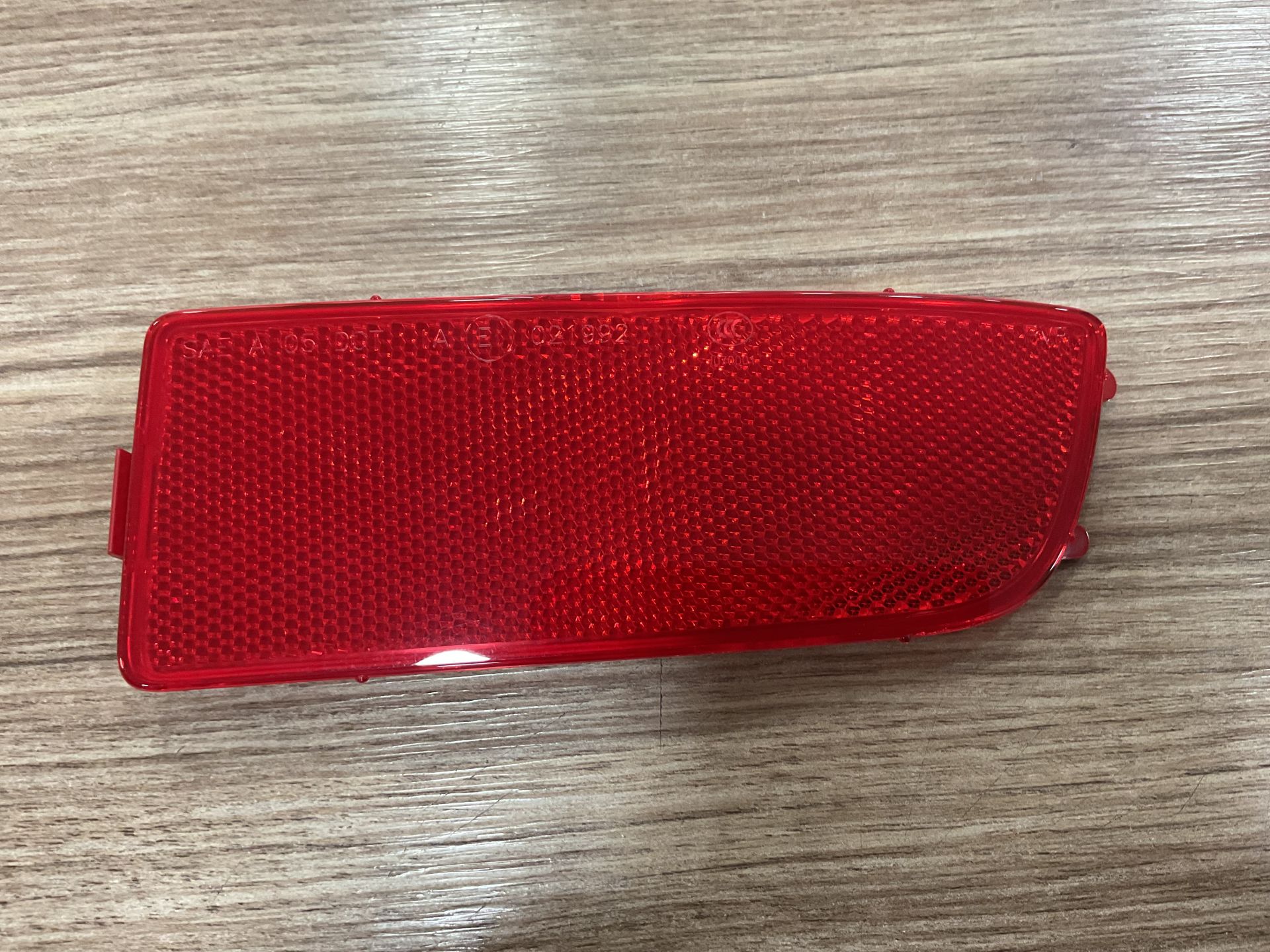 A9068260140 MERCEDES W906 SAĞ ARKA REFLEKTÖRÜ SIFIR ORJİNAL
