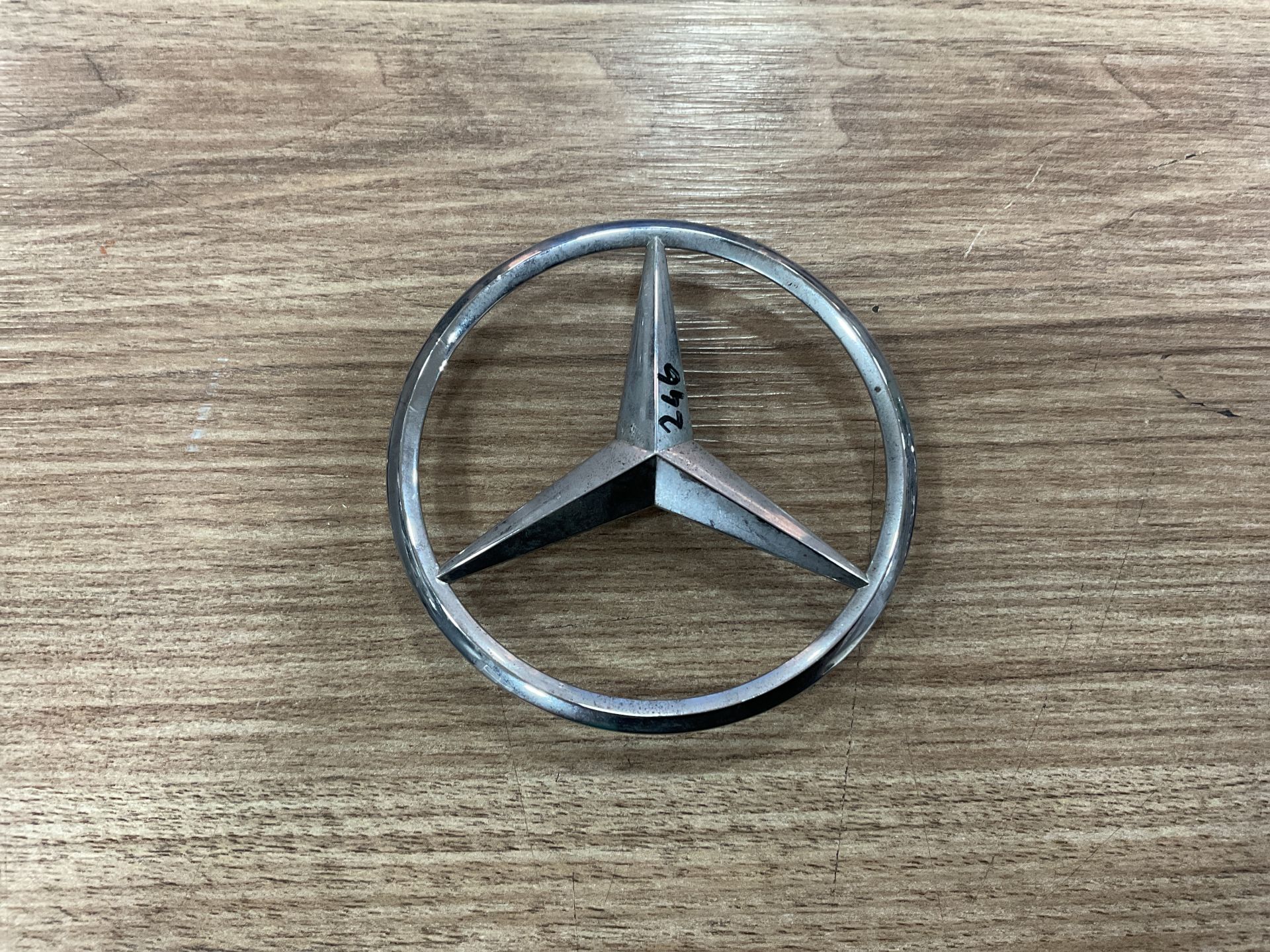 A2468170016 MERCEDES W242 W246 ARKA AMBLEM ORJİNAL ÇIKMA