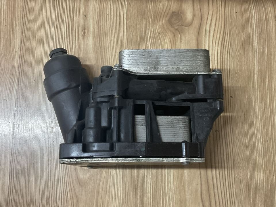 70377355 BMW F30 MOTOR YAĞ SOĞUTUCU ÇIKMA ORJİNAL