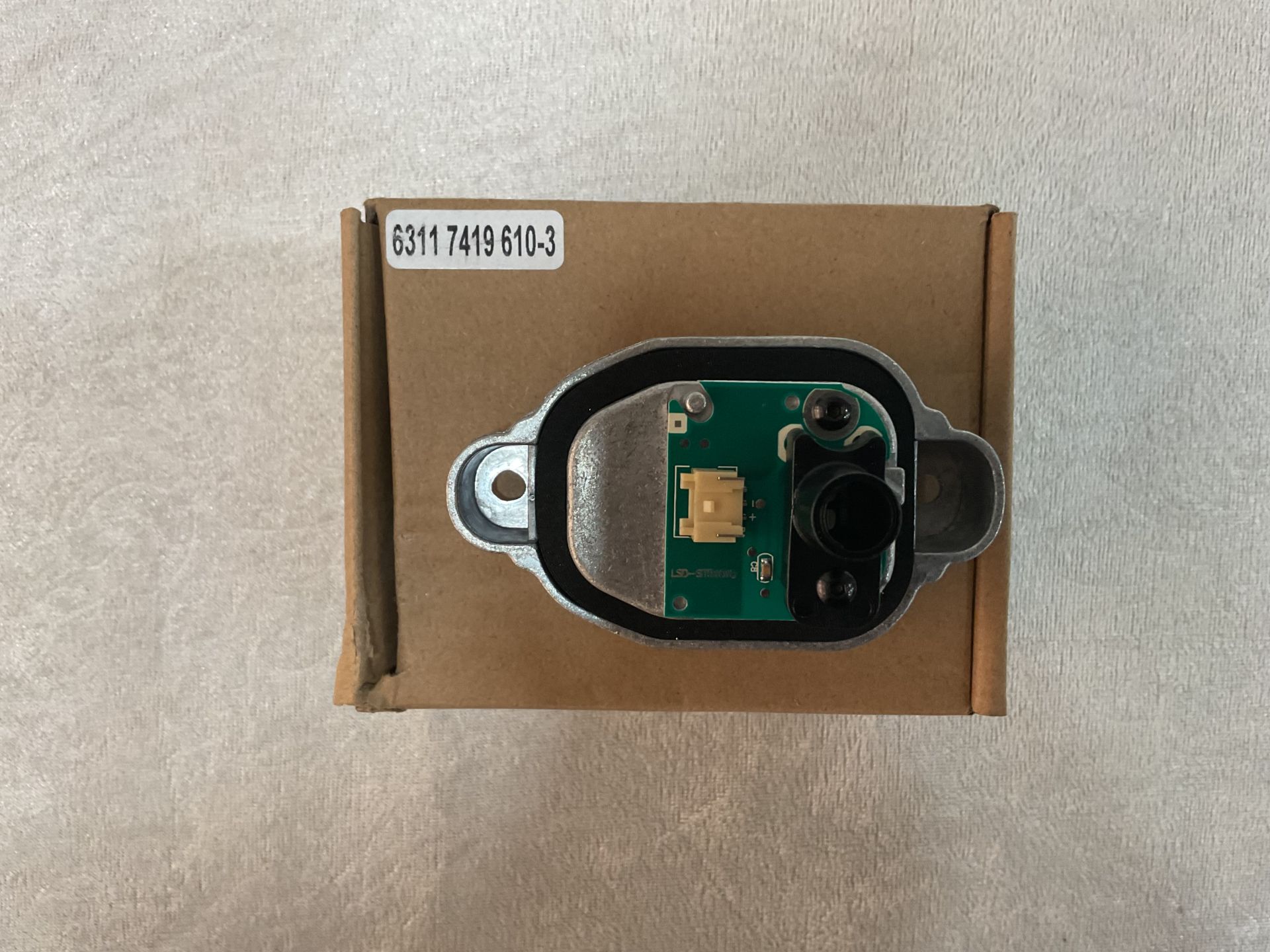 63117419610 7419610 - 3 PİN BMW F30 LCİ ALT LED BEYNİ SIFIR Y.S 25€