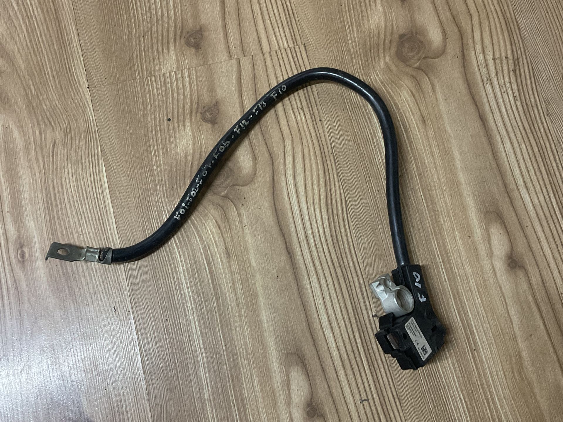 61219302358 9302358 BMW F10 AKÜ EKSİ KABLOSU ÇIKMA ORJİNAL