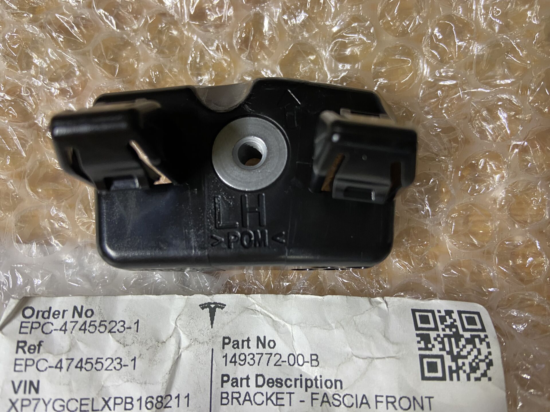 1493772-00-B TESLA Y MODEL SOL ÖN TAMPON BRAKETİ SIFIR ORJİNAL