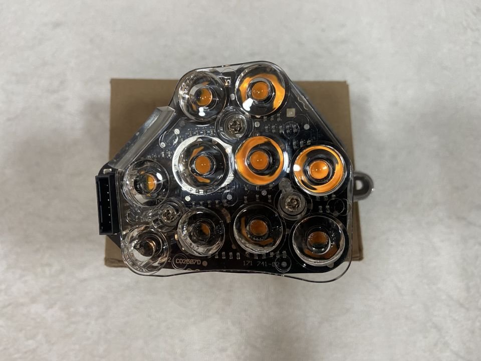 63117271902 7271902 BMW F10 SAĞ  FAR SİNYAL LED MODÜLÜ  SIFIR  50€