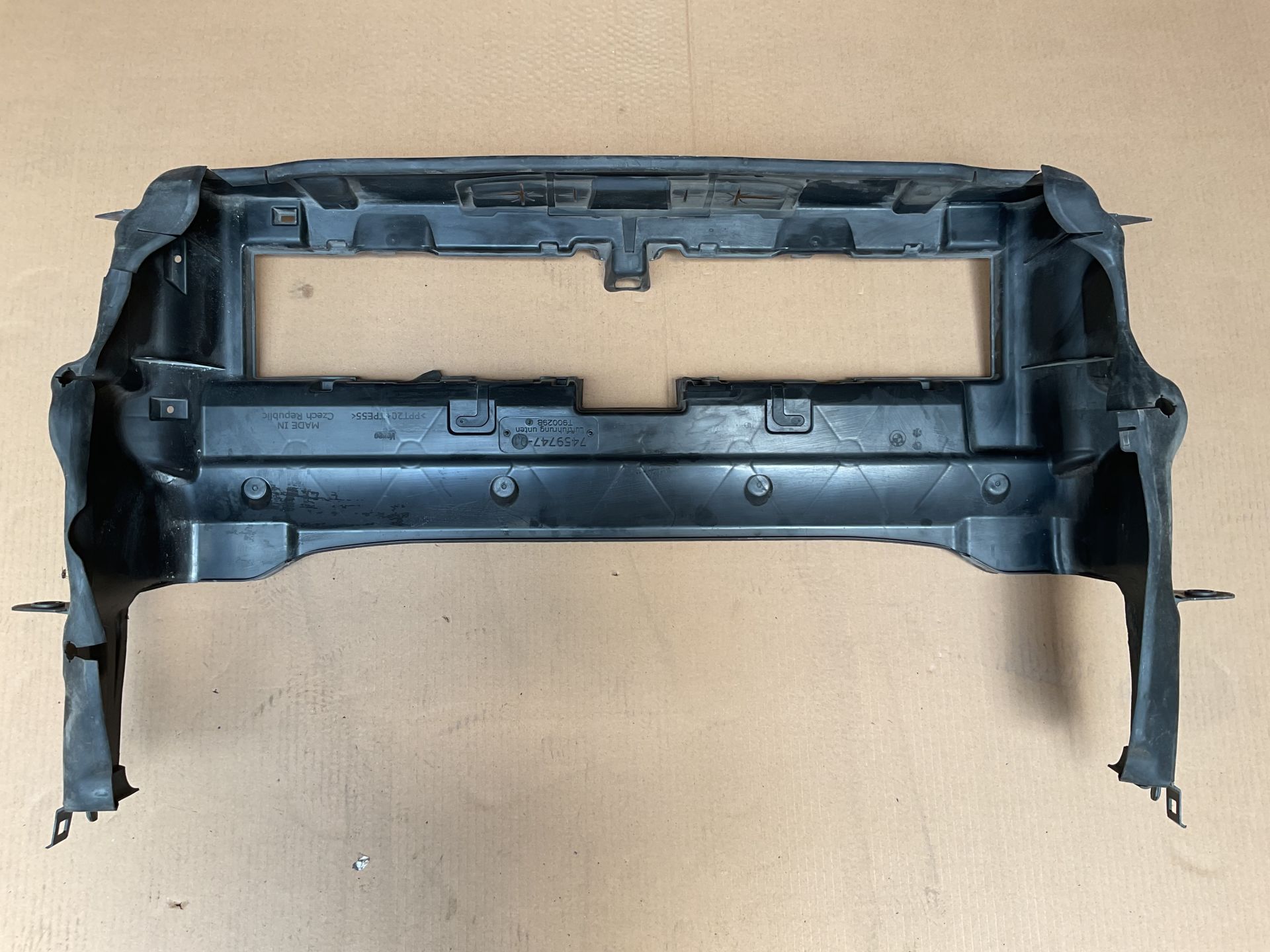 51747459747 7459747  BMW F40 ÖN PANEL ALT HAVA KANALI ÇIKMA ORJİNAL