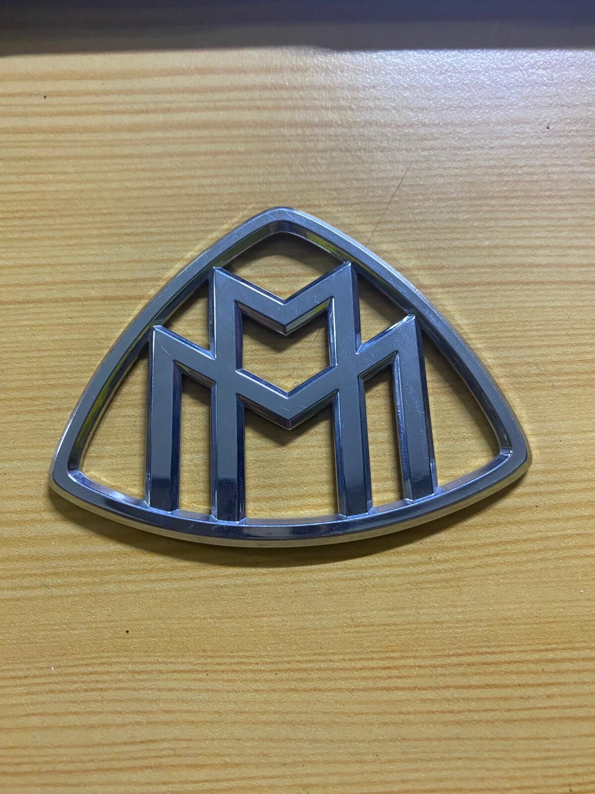 MERCEDES MAYBACH BAGAJ VE ARKA ÇAMURLUK  LOGO AMBLEM ÇIKMA ORJİNAL