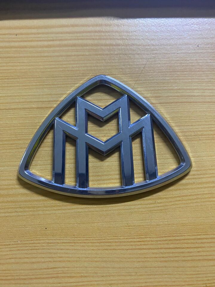 MERCEDES MAYBACH BAGAJ VE ARKA ÇAMURLUK  LOGO AMBLEM ÇIKMA ORJİNAL