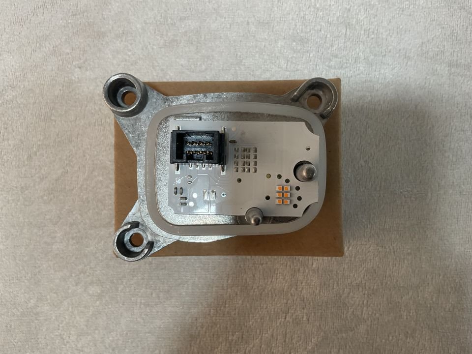 63117493234 7493234 BMW F32 LCİ SAĞ FAR SİNYAL LED MODÜLÜ SIFIR 50€