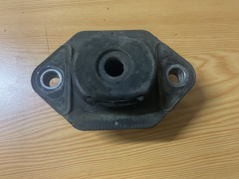 6768544 BMW E90 BOBİN YAY YUVASI ÇIKMA ORJİNAL
