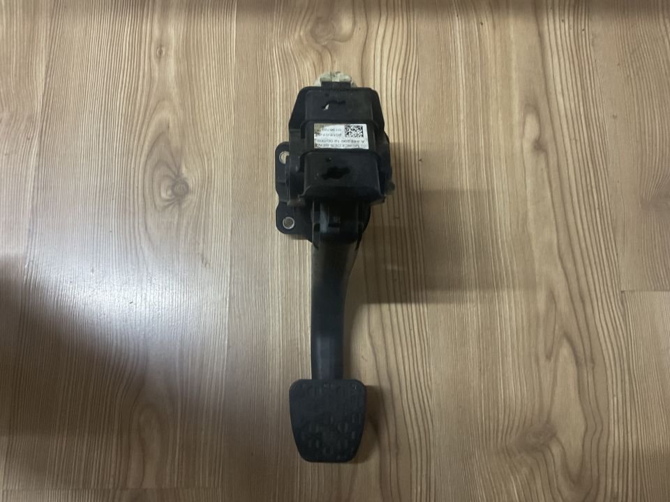 A4472901200 MERCEDES W447 DEBRİYAJ PEDALI ÇIKMA ORJİNAL