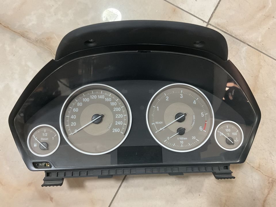 9232894 BMW F30 HIZ GÖSTERGE PANELİ ÇIKMA ORJİNAL