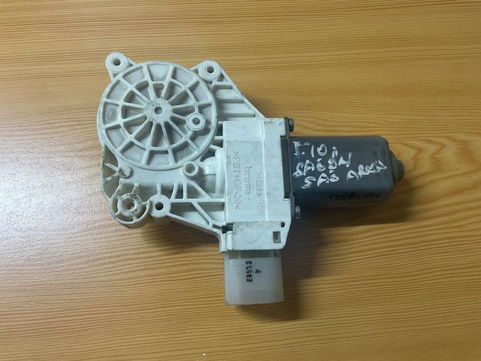 7248172 BMW F10 ÖN SAĞ CAM MOTORU ÇIKMA ORJİNAL