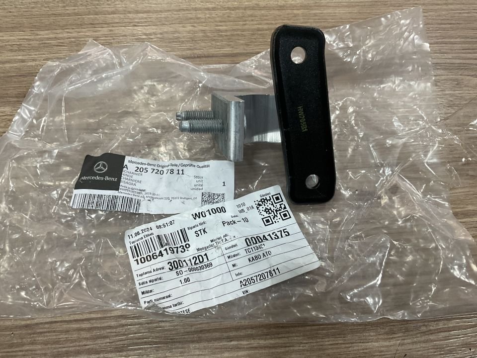 A2057207811 MERCEDES W205 W213 W257 W290  SAĞ KAPI SAĞ ÜST MENTEŞESİ SIFIR ORJİNAL