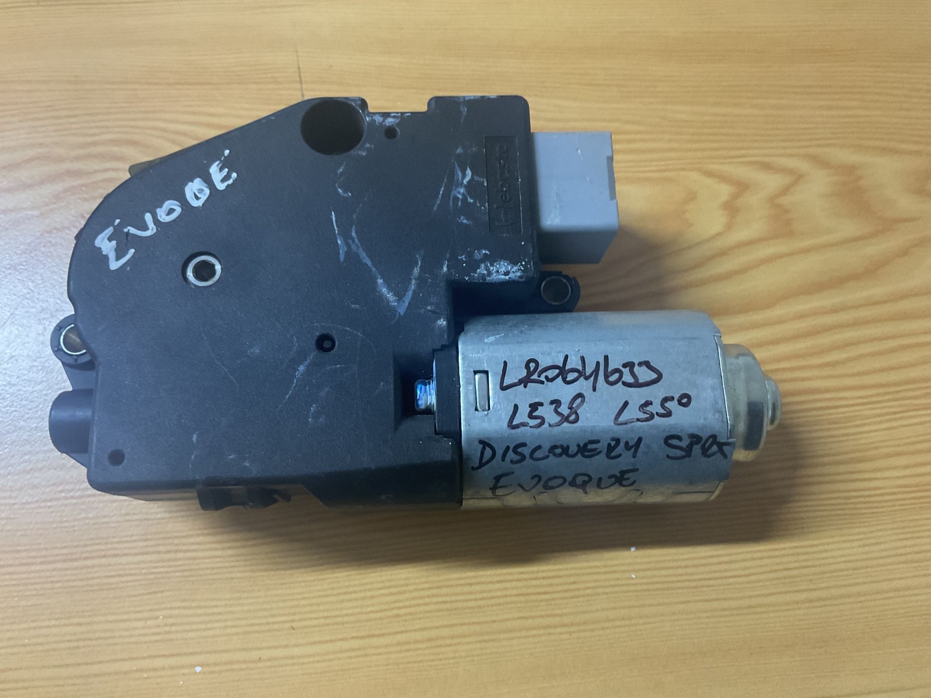 LR064633 LAND ROVER L538 SUNROOF MOTORU ÇIKMA ORJİNAL