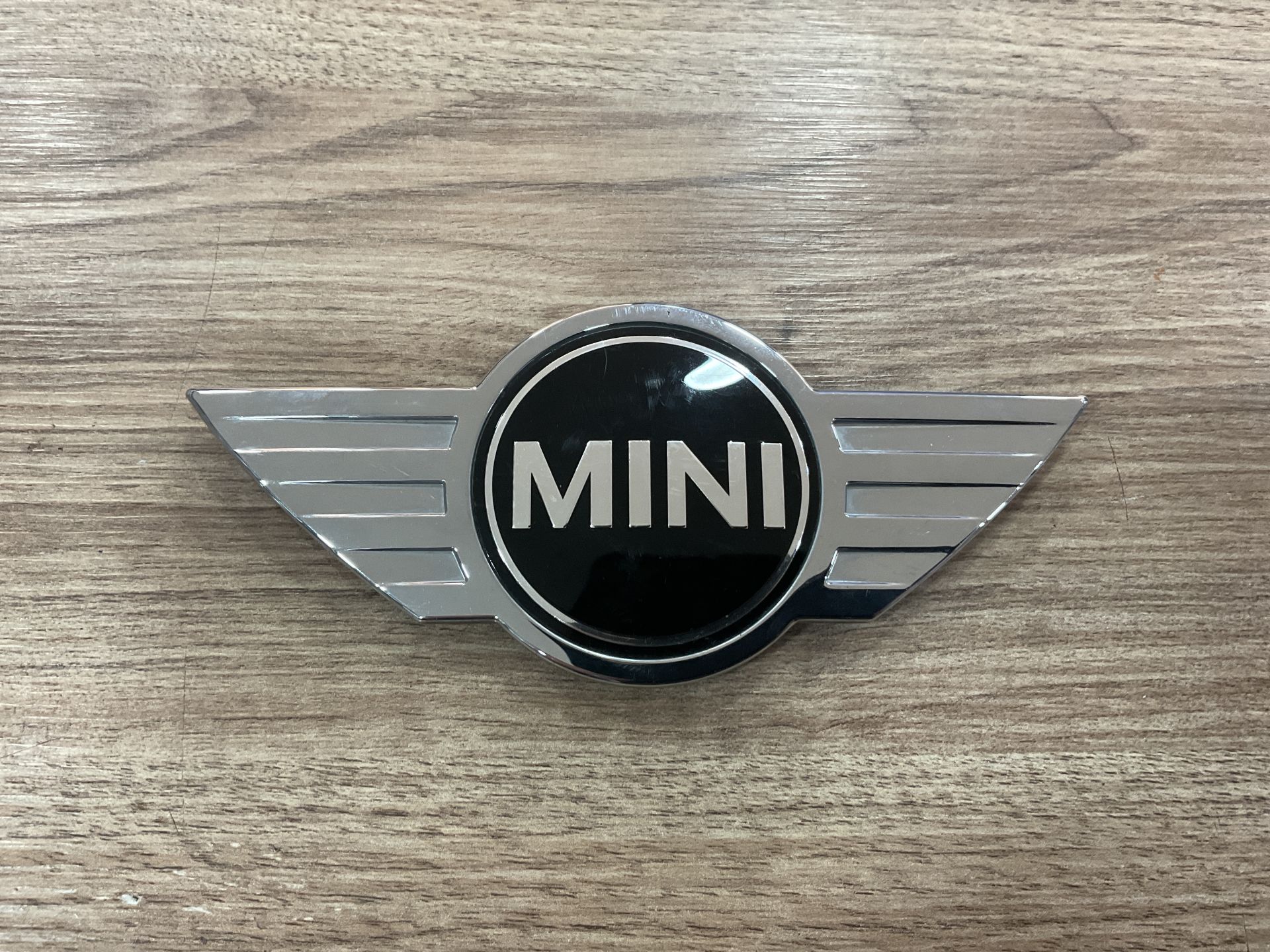 51147388120 7388120 MİNİCOOPER R55 R60 ÖN ARMA AMBLEM LOGO ÇIKMA ORJİNAL