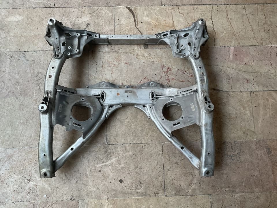 6861106 BMW G11 G30 G32 G12 MOTOR ÖN TRAVERS ÇIKMA ORJİNAL