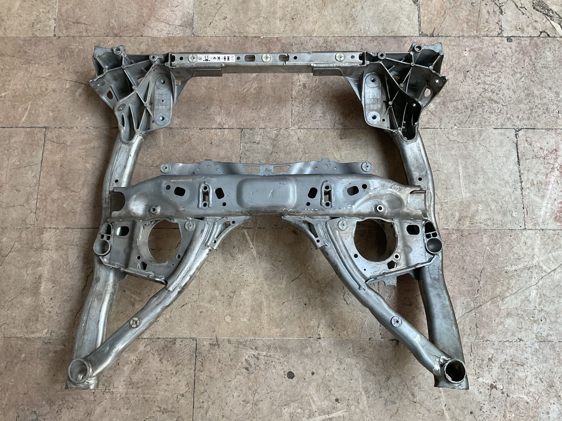 6861106 BMW G11 G30 G32 G12 MOTOR ÖN TRAVERS ÇIKMA ORJİNAL