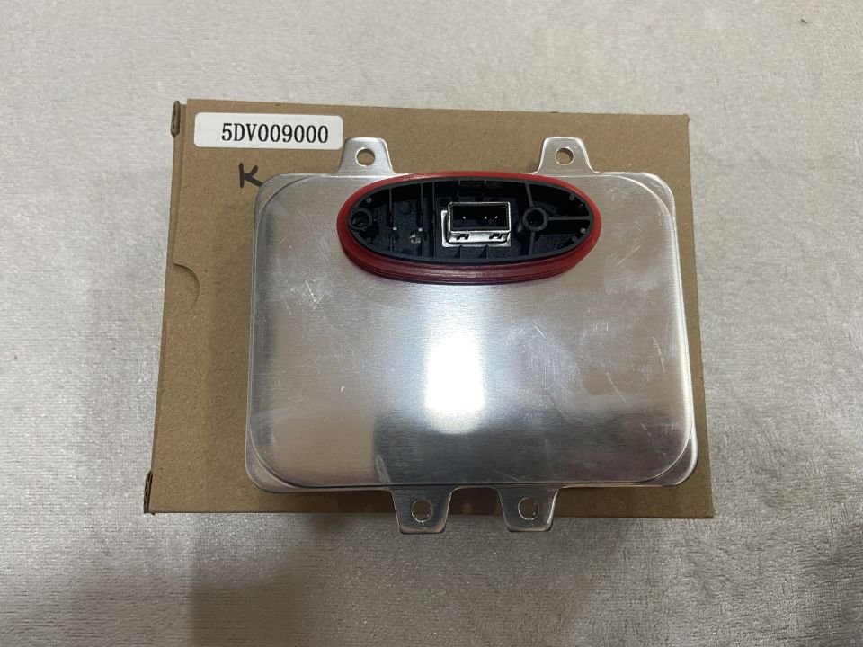 5DV009000 BMW F60 5 SERİSİ FAR BEYNİ SIFIR 37€