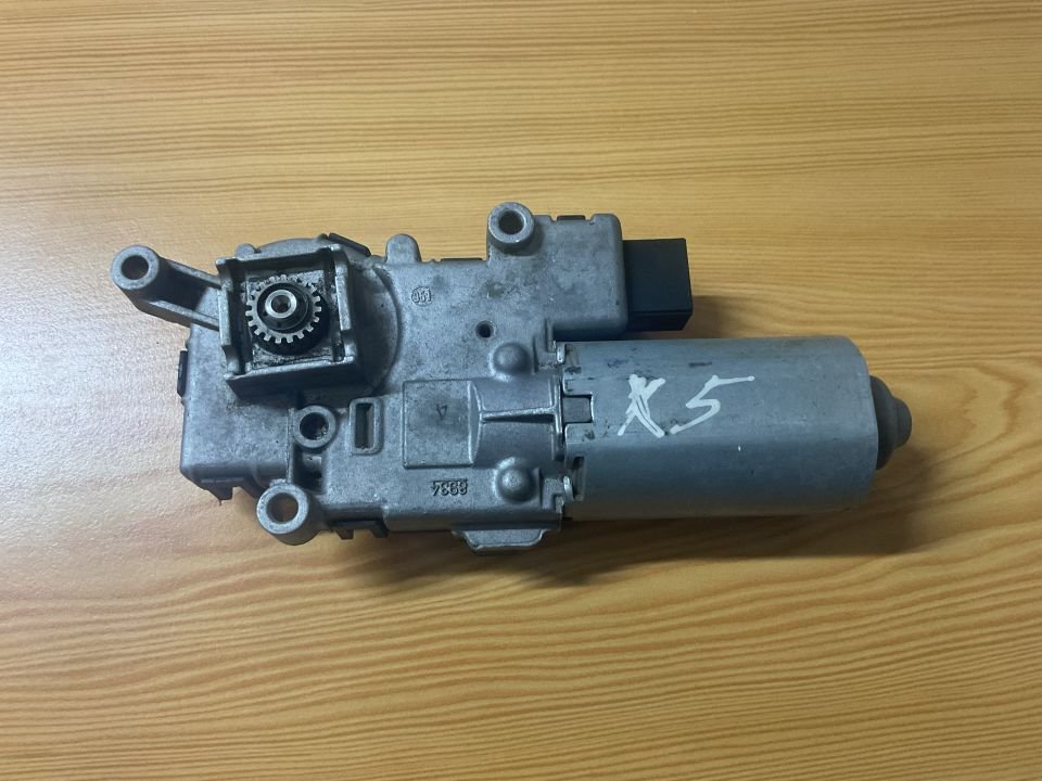 67616922652 6922652  BMW E83 SUNROOF MOTORU ÇIKMA ORJİNAL