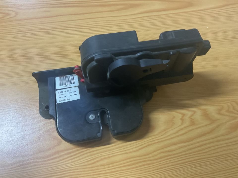 A6397401635 MERCEDES W639 ARKA BAGAJ KAPAĞI KİLİDİ ÇIKMA ORJİNAL