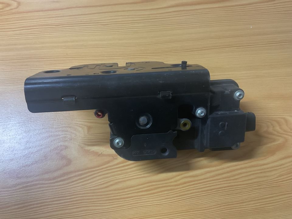 A6397401635 MERCEDES W639 ARKA BAGAJ KAPAĞI KİLİDİ ÇIKMA ORJİNAL