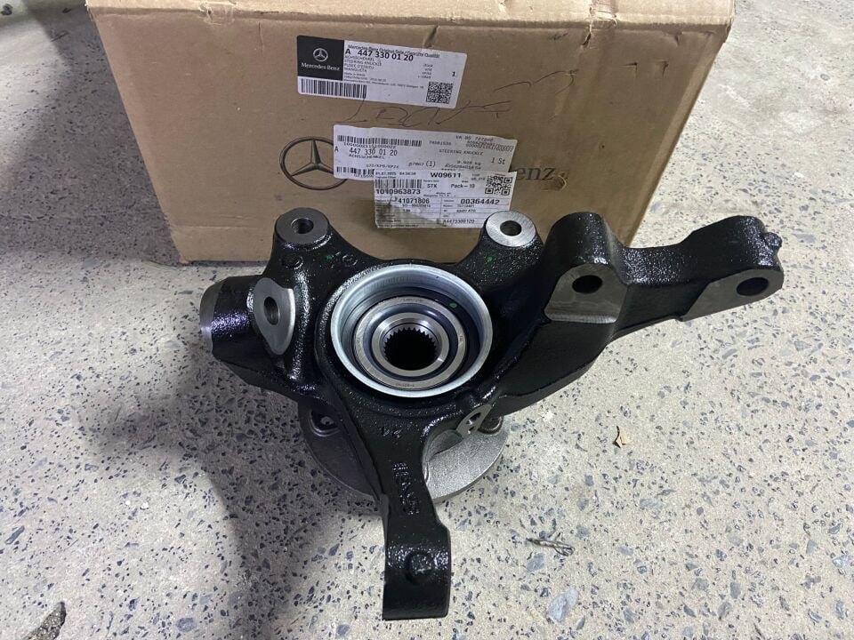 A4473300120 MERCEDES W447 VİTO SAĞ ÖN AKS TAŞIYICI SIFIR ORJİNAL