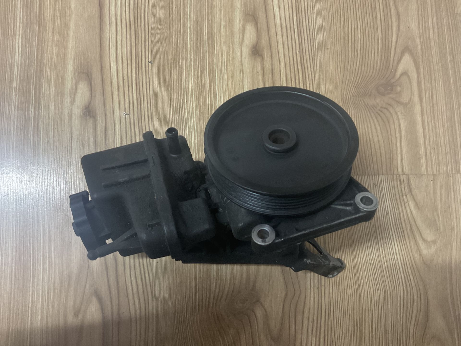 A0064667801 MERCEDES W639 DİREKSİYON POMPASI ÇIKMA ORJİNAL