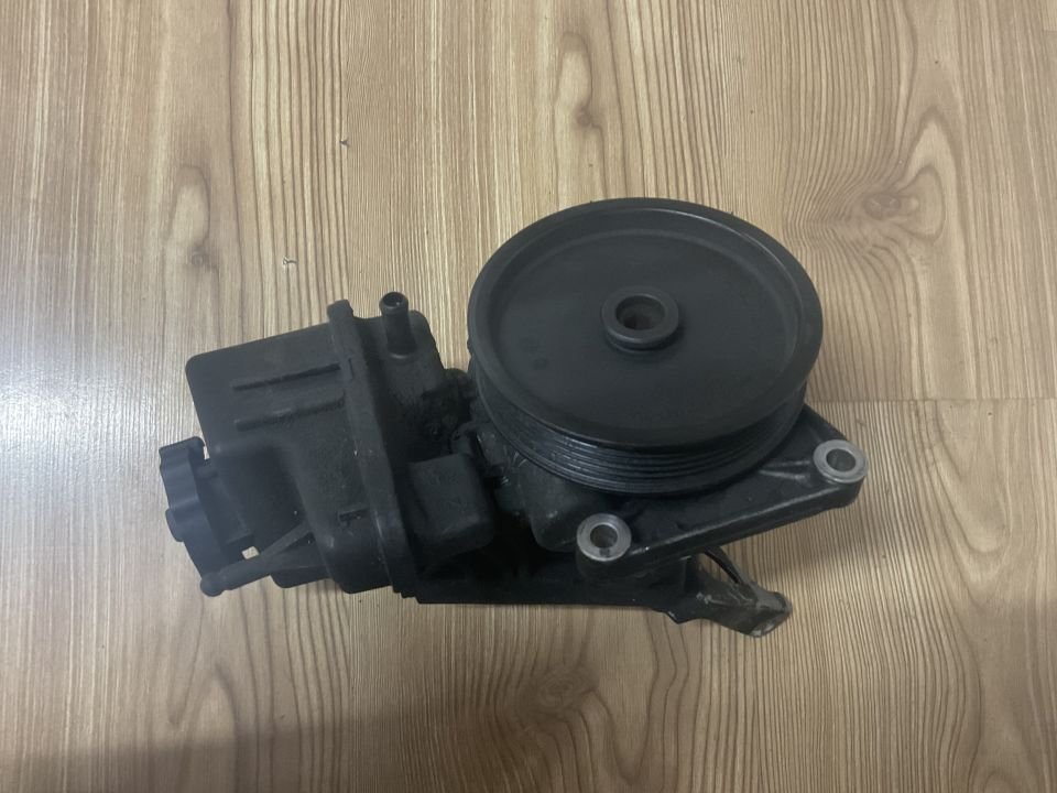 A0064667801 MERCEDES W639 DİREKSİYON POMPASI ÇIKMA ORJİNAL