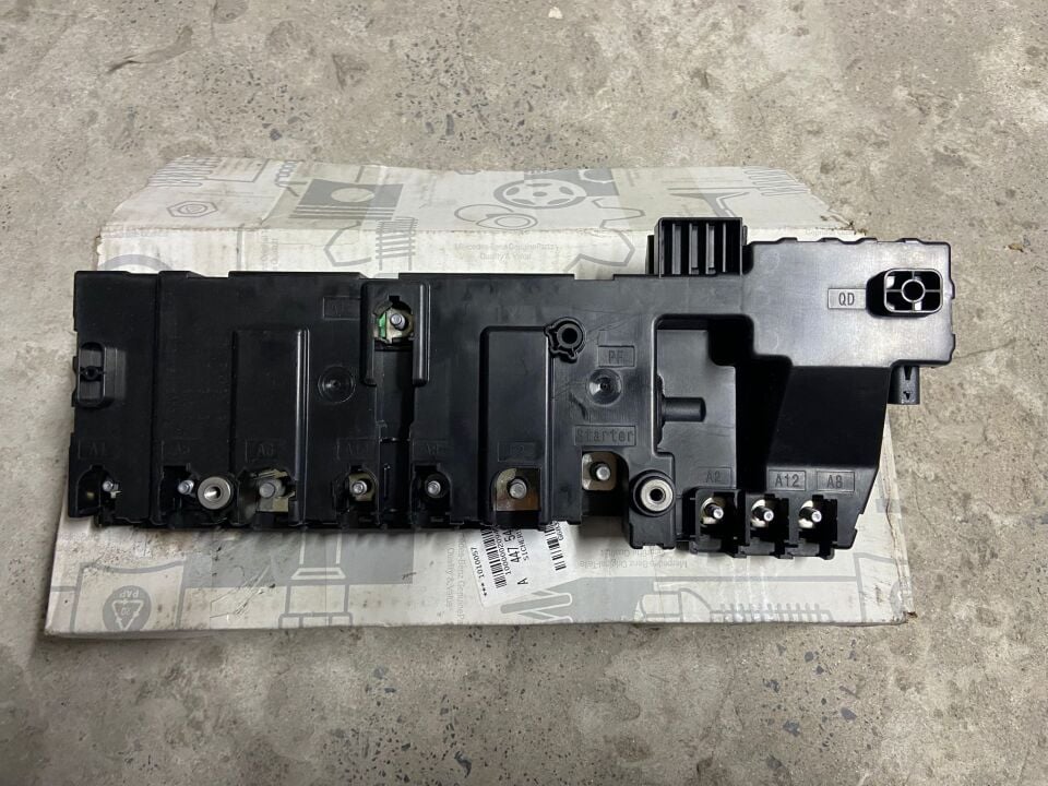 A4475404326 MERCEDES VİTO SAĞ ÖN SİGORTA KUTUSU SIFIR ORJİNAL