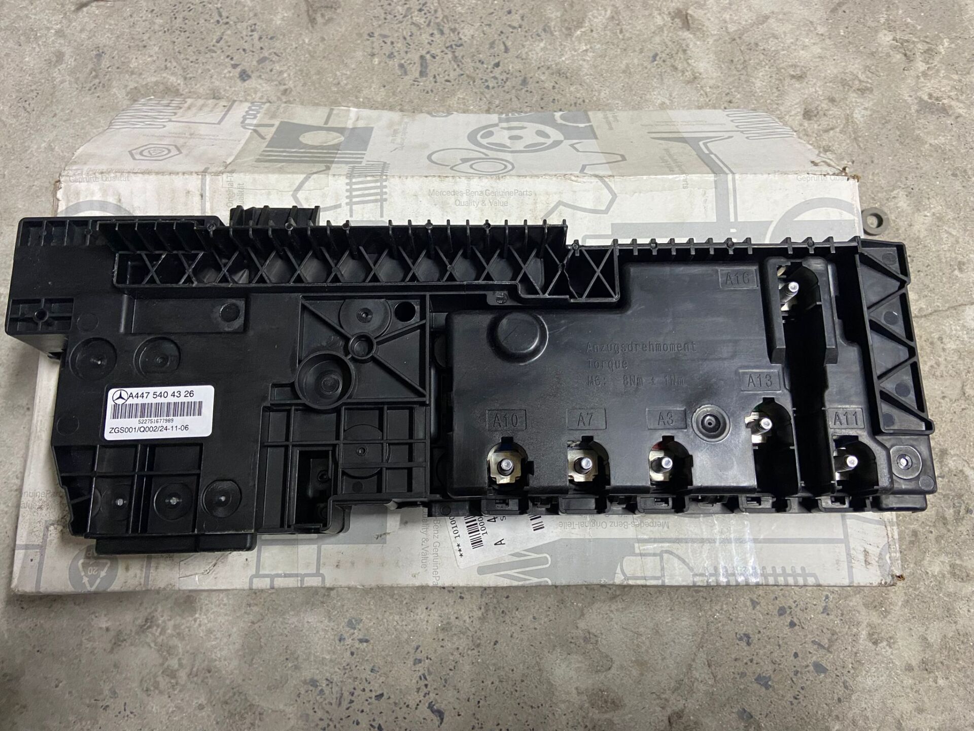 A4475404326 MERCEDES VİTO SAĞ ÖN SİGORTA KUTUSU SIFIR ORJİNAL