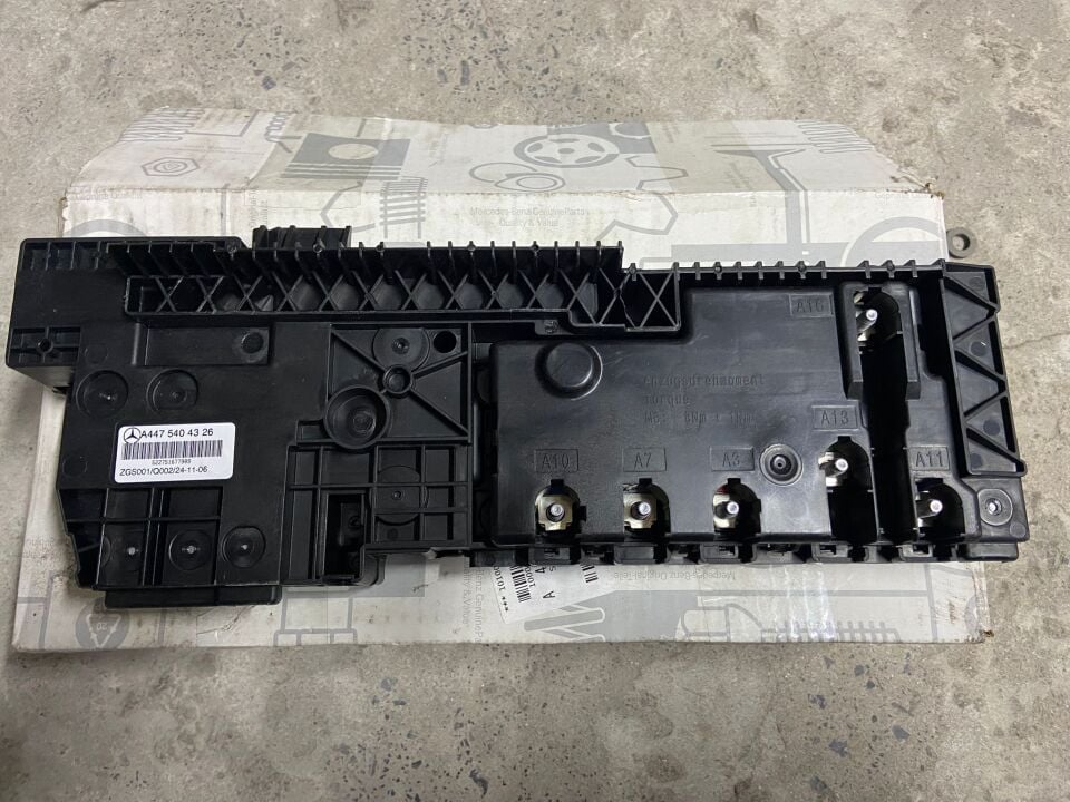 A4475404326 MERCEDES VİTO SAĞ ÖN SİGORTA KUTUSU SIFIR ORJİNAL