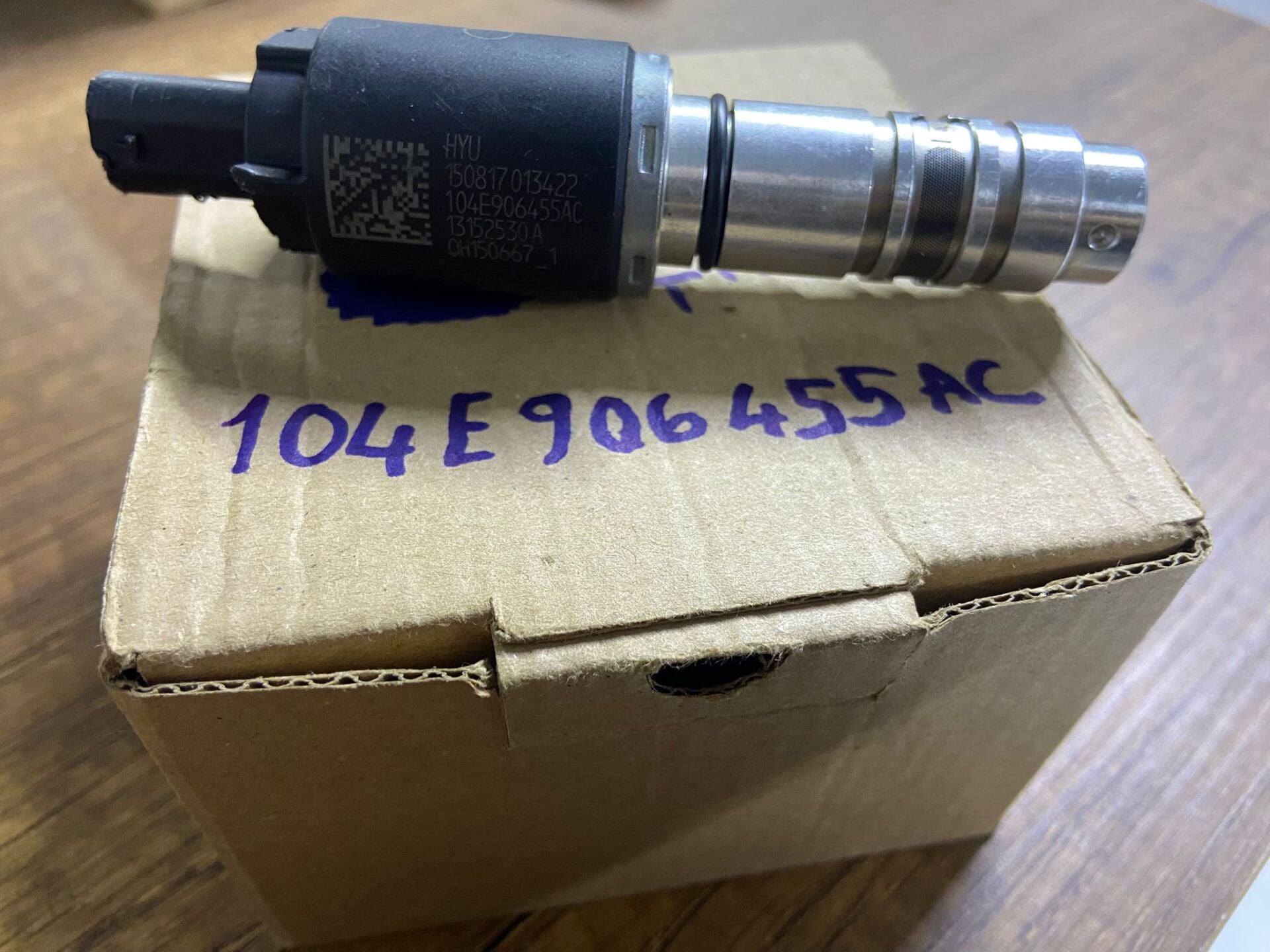 104E906455AC VOLKSWAGEN T-ROC YAĞ KUMANDA VALF ÇIKMA ORJİNAL