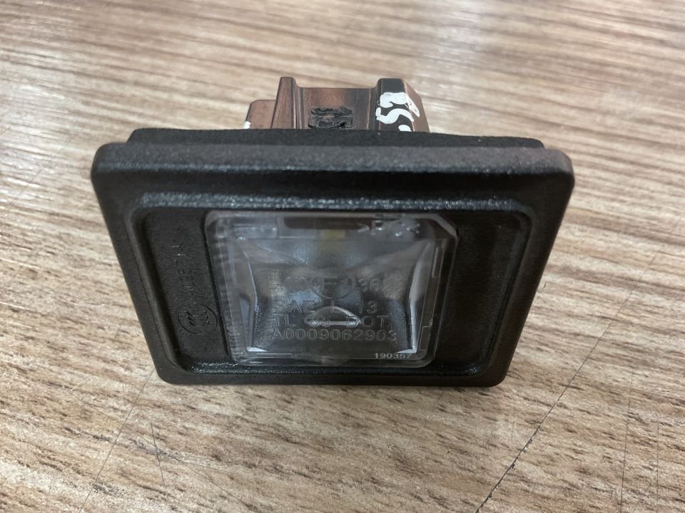 A0009062903 MERCEDES W117 W156 W166 W167 W172 W176 W177 W204 W205 W206 W247 W253 W447 W448 PLAKA AYDINLATMASI ÇIKMA ORJİNAL