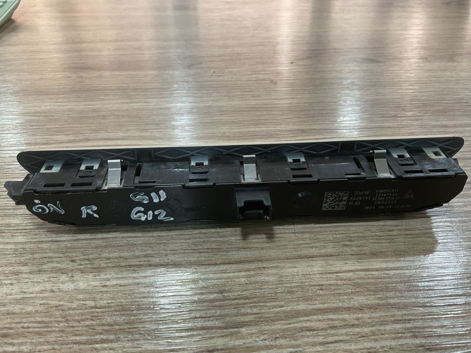 6826741 BMW G11 G12 SAĞ ÖN KOLTUK AYAR DÜĞMESİ ÇIKMA ORJİNAL