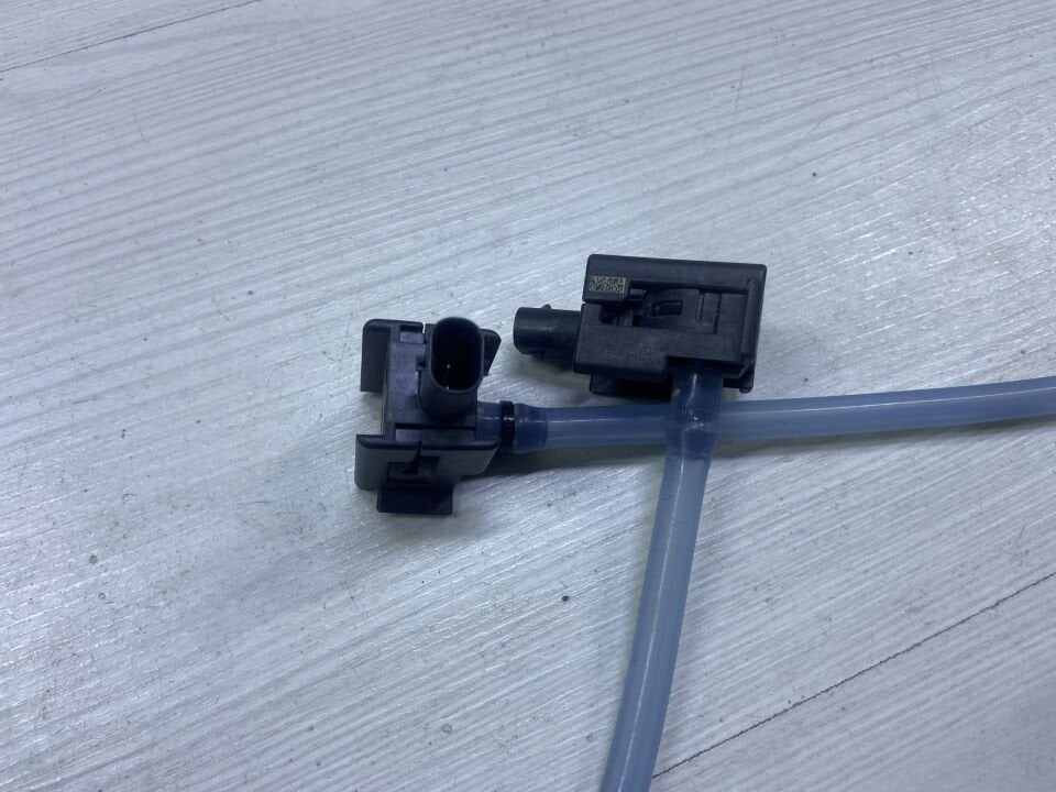 A2439056402 MERCEDES W118 W177 W243 W247 ÖN TAMPON DARBE SENSÖRÜ SIFIR ORJİNAL