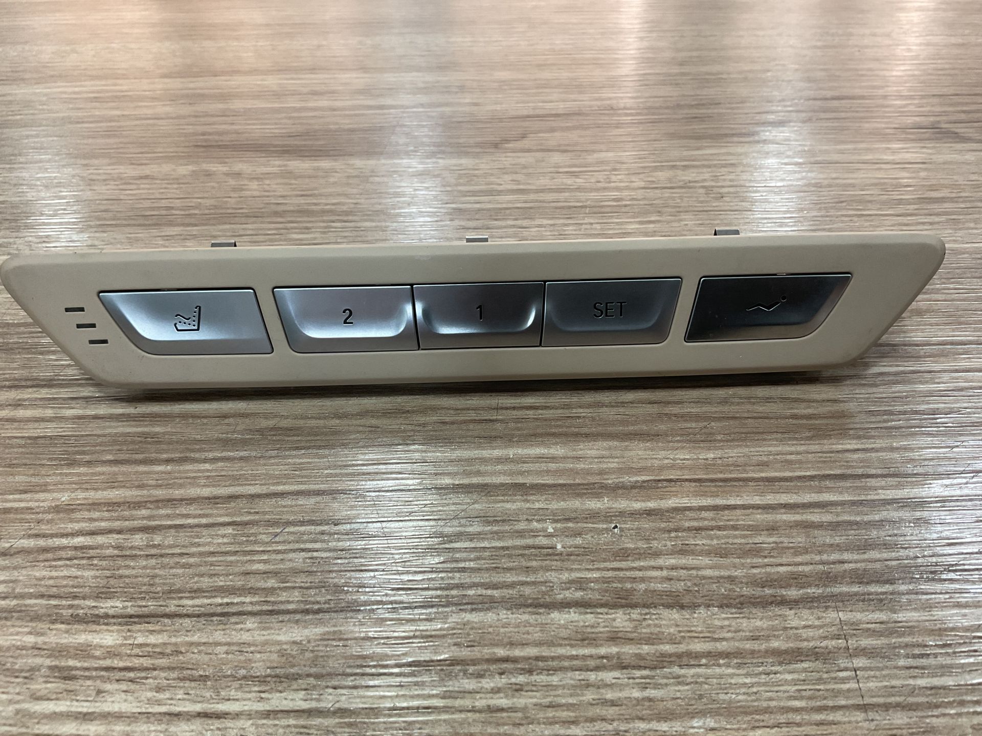 6826744 BMW G11 G12 SAG ARKA KOLTUK AYAR DÜĞMESİ ÇIKMA ORJİNAL