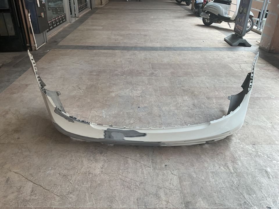MERCEDES W204 MAKYAJLI AMG ARKA TAMPON ÇIKMA ORJİNAL