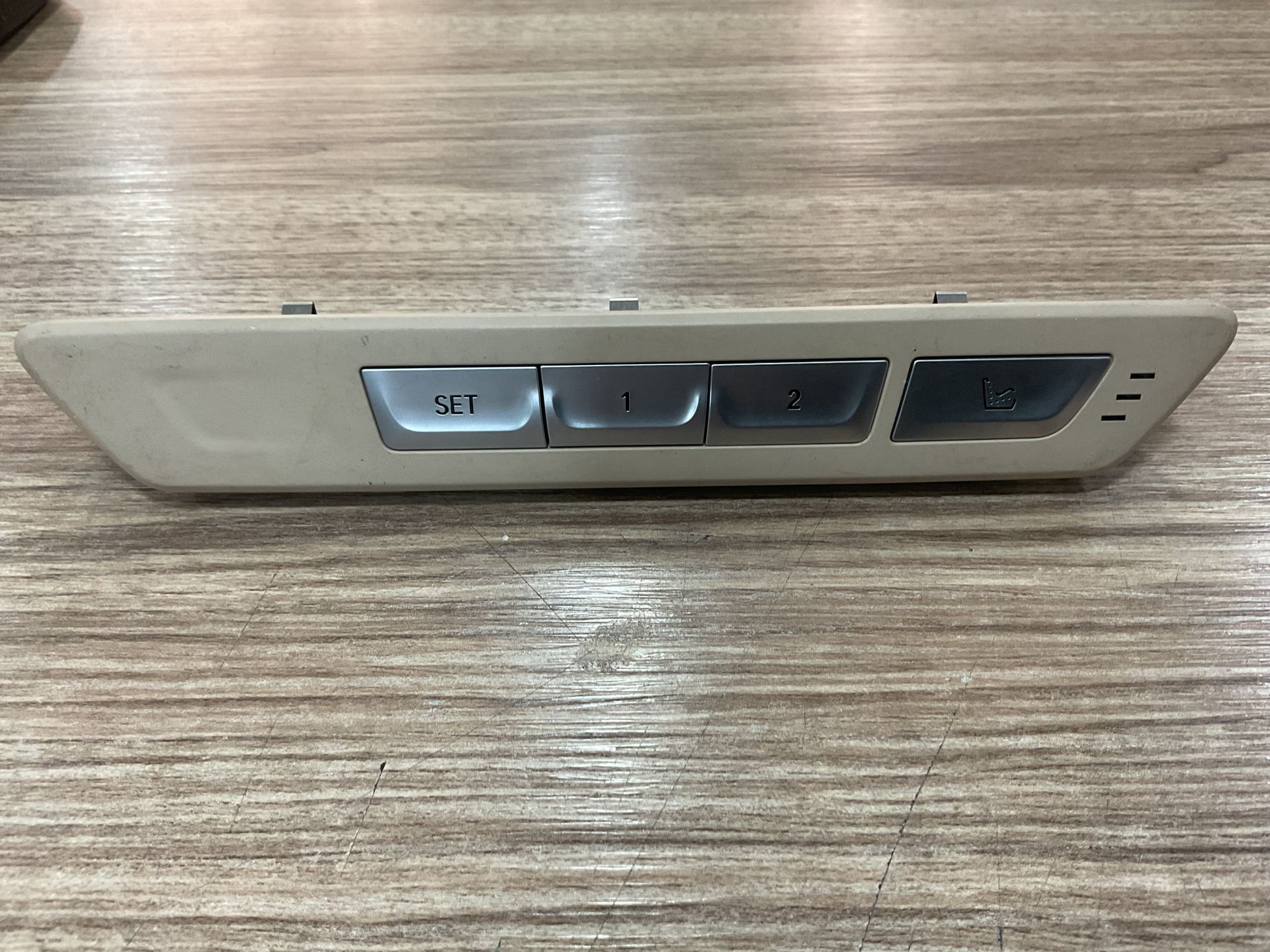 6826738 BMW G11 G12 SOL ARKA KOLTUK AYAR DÜĞMESİ ÇIKMA ORJİNAL