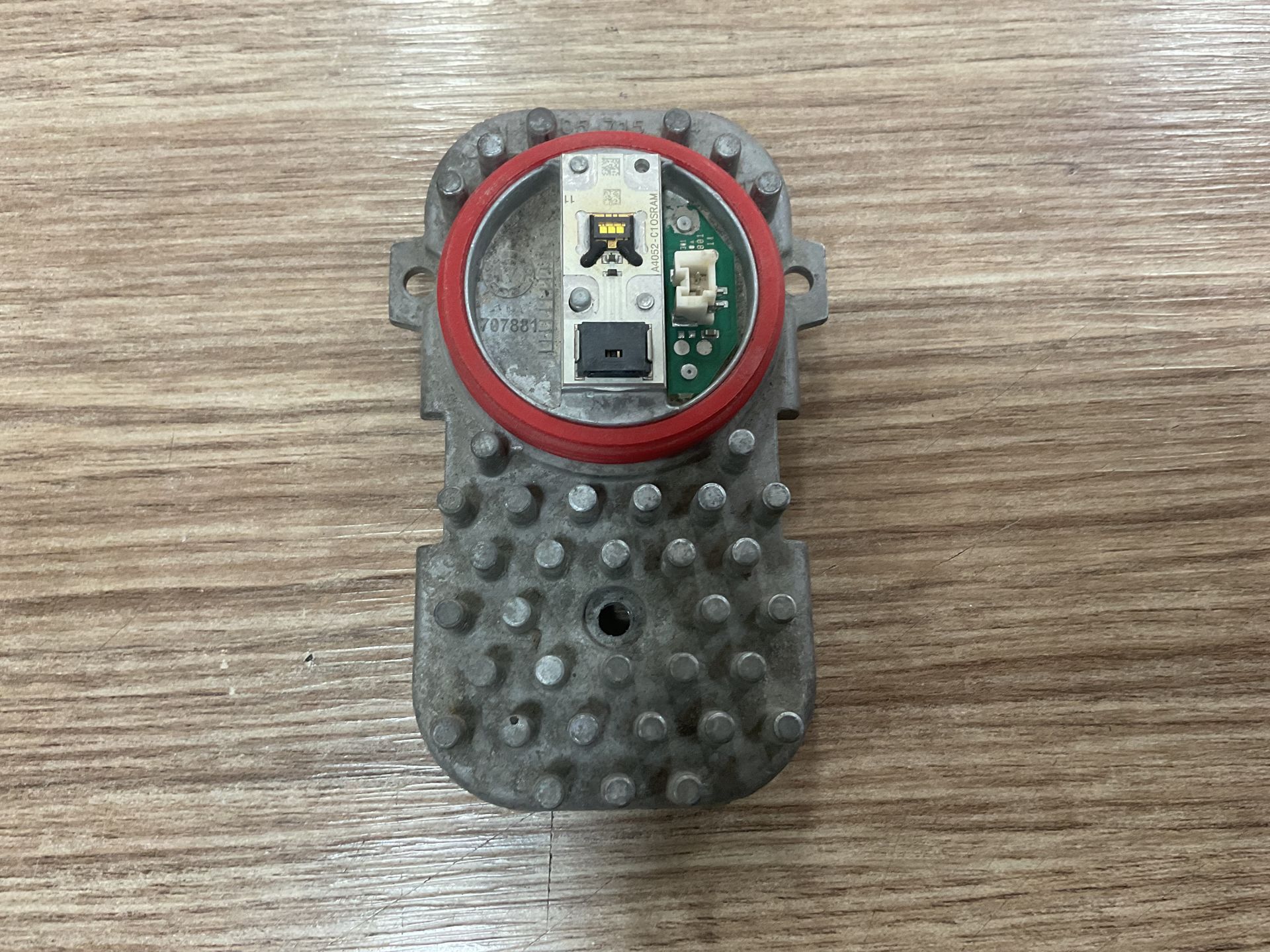 63117263051 7263051 BMW E92 E93 F32 F33 F36 F06 F12 F13 F25 F15 F16 E70 FAR ALT LED BEYNİ ÇIKMA ORJİNAL