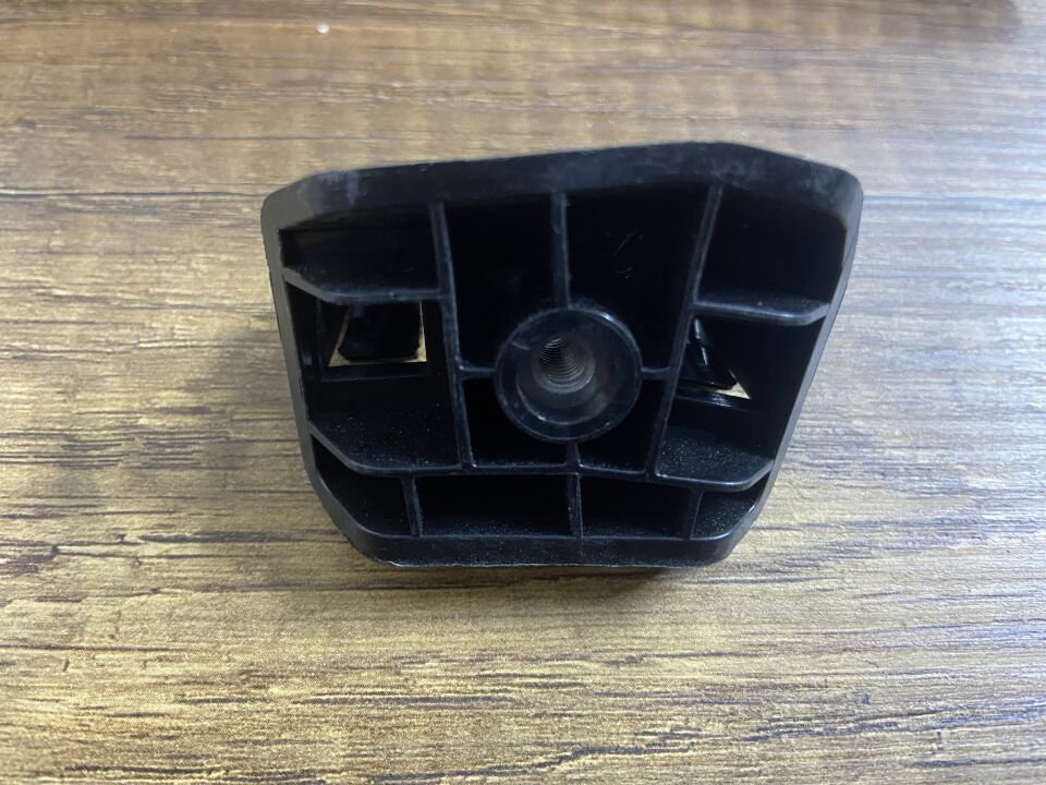 1493773-00-B TESLA Y MODEL SAĞ ÖN TAMPON BRAKETİ ÇIKMA ORJİNAL