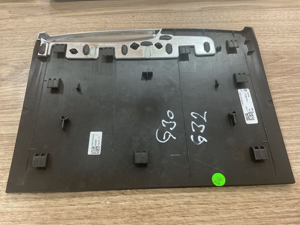 9370799 BMW G30 BARDAKLIK KAPAĞI ÇIKMA ORJİNAL