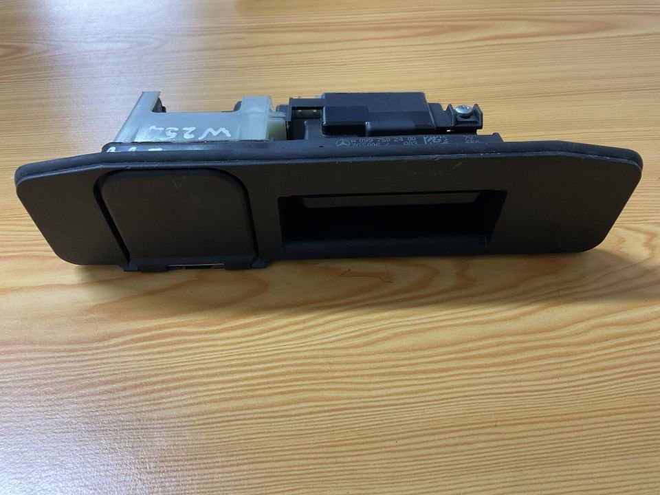 A0997502400 MERCEDES W206 W214 BAGAJ AÇMA DÜĞMESİ ÇIKMA ORJİNAL