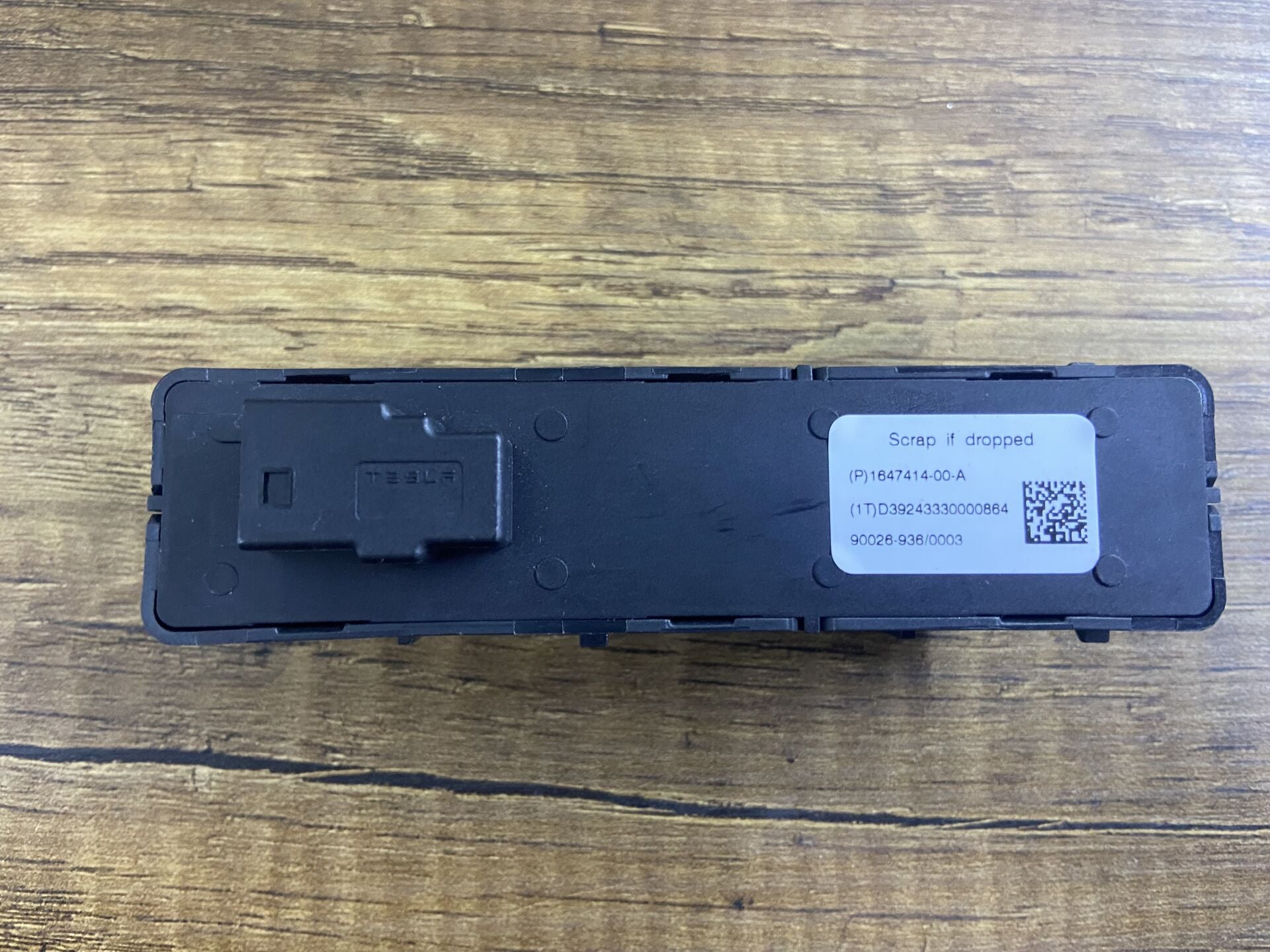 1647414-00-A TESLA Y ARKA KOLTUK AYAR DÜĞMESİ SIFIR ORJİNAL