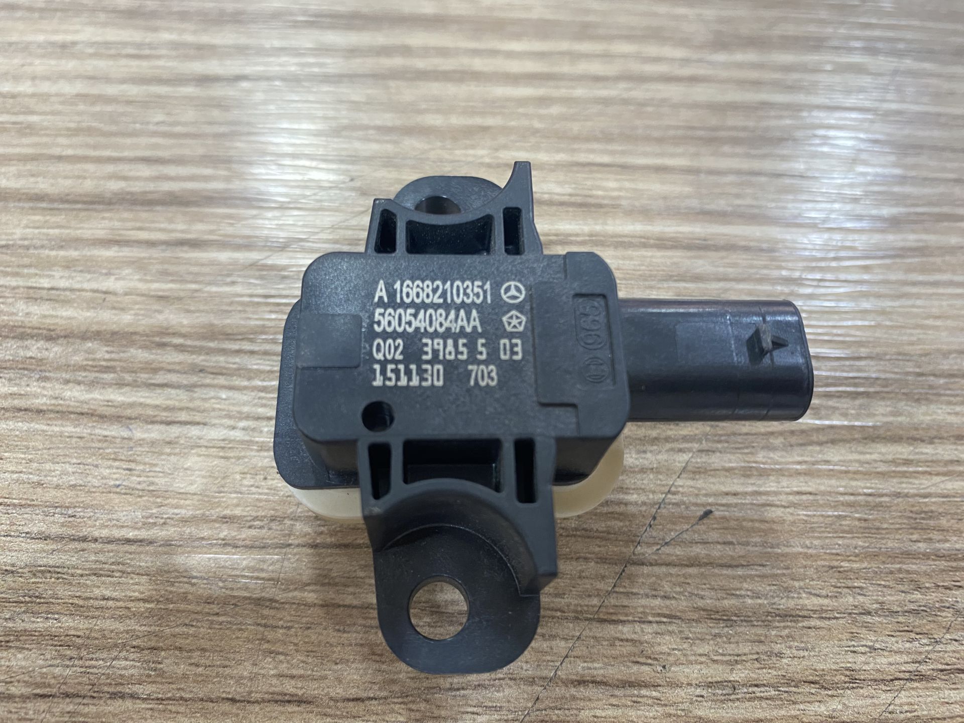 A1668210351 MERCEDES W117 W156 W166 W176 W242 W246 W292 W447 W448 W463 HAVA YASTIĞI SENSÖRÜ ÇIKMA ORJİNAL