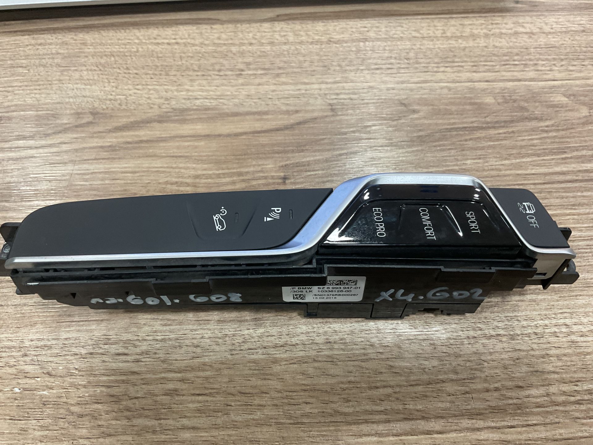 61316993947 6993947 BMW G01 G02 G08 KONSOL COMFORT DÜĞMESİ