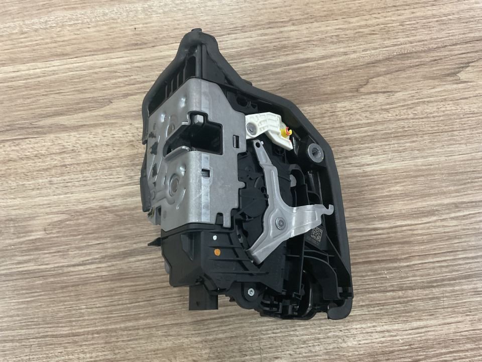 51212581895 2581895 BMW F12 F13 G11 G12 G30 F15 F16 SOL ARKA KAPI KİLİDİ SIFIR ORJİNAL